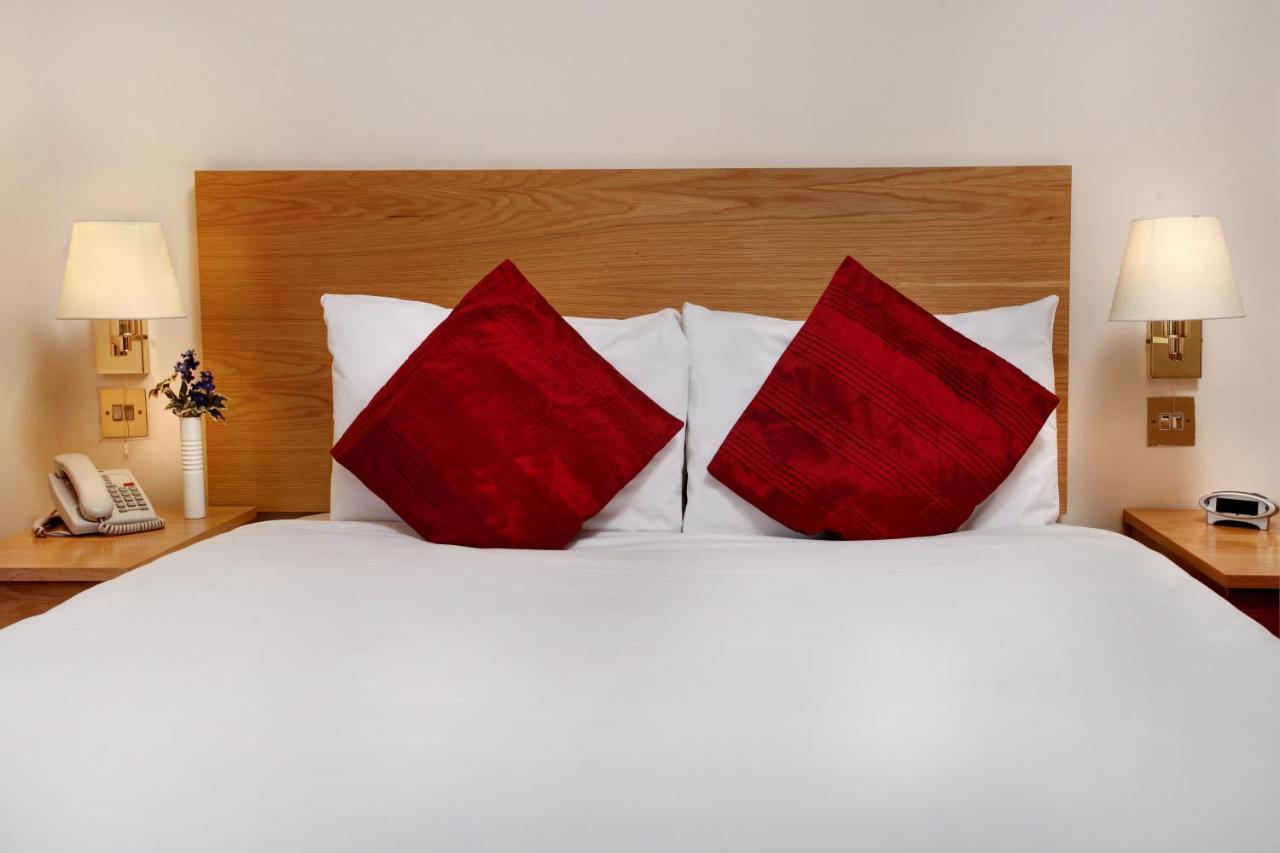 Best Western Greater London Илфорд Экстерьер фото