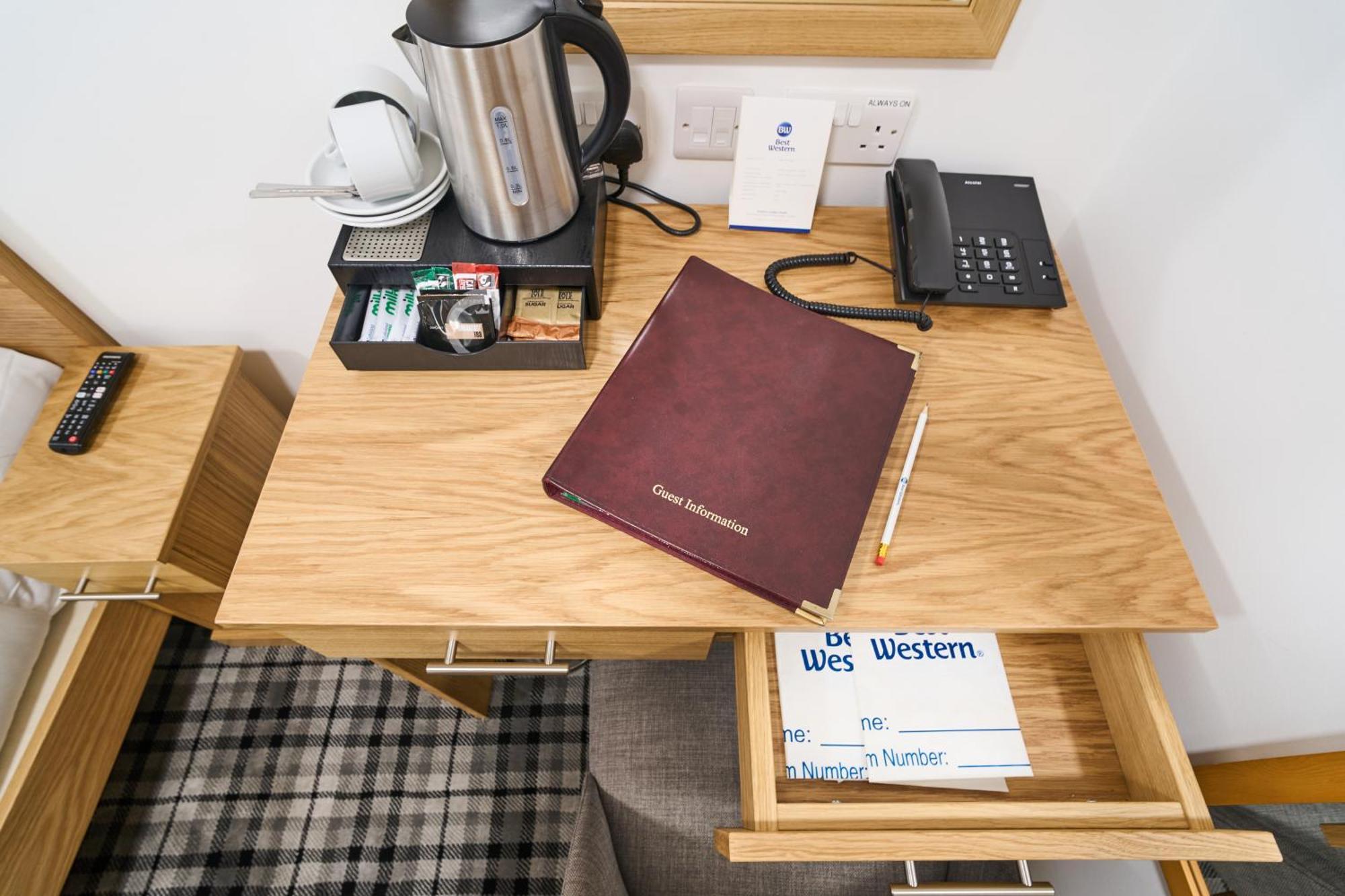 Best Western Greater London Илфорд Экстерьер фото